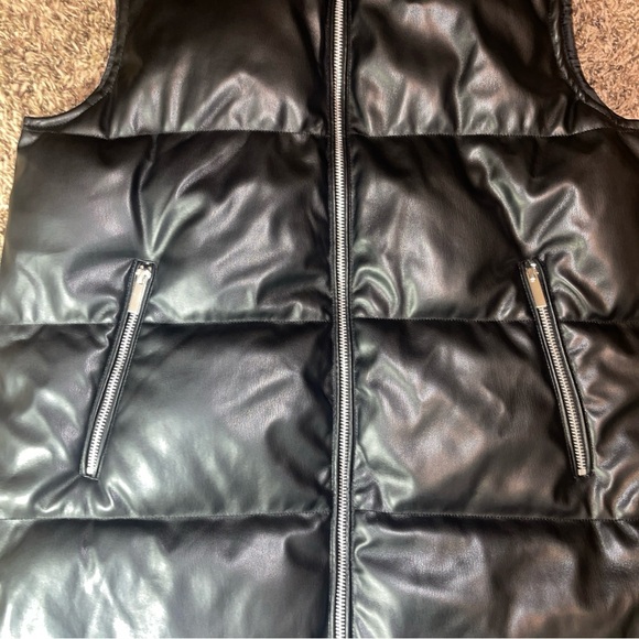 Vigoss Sz L Hooded Black Vegan Faux Leather Quilted Puffer Vest Pockets Womens - Picture 3 of 14